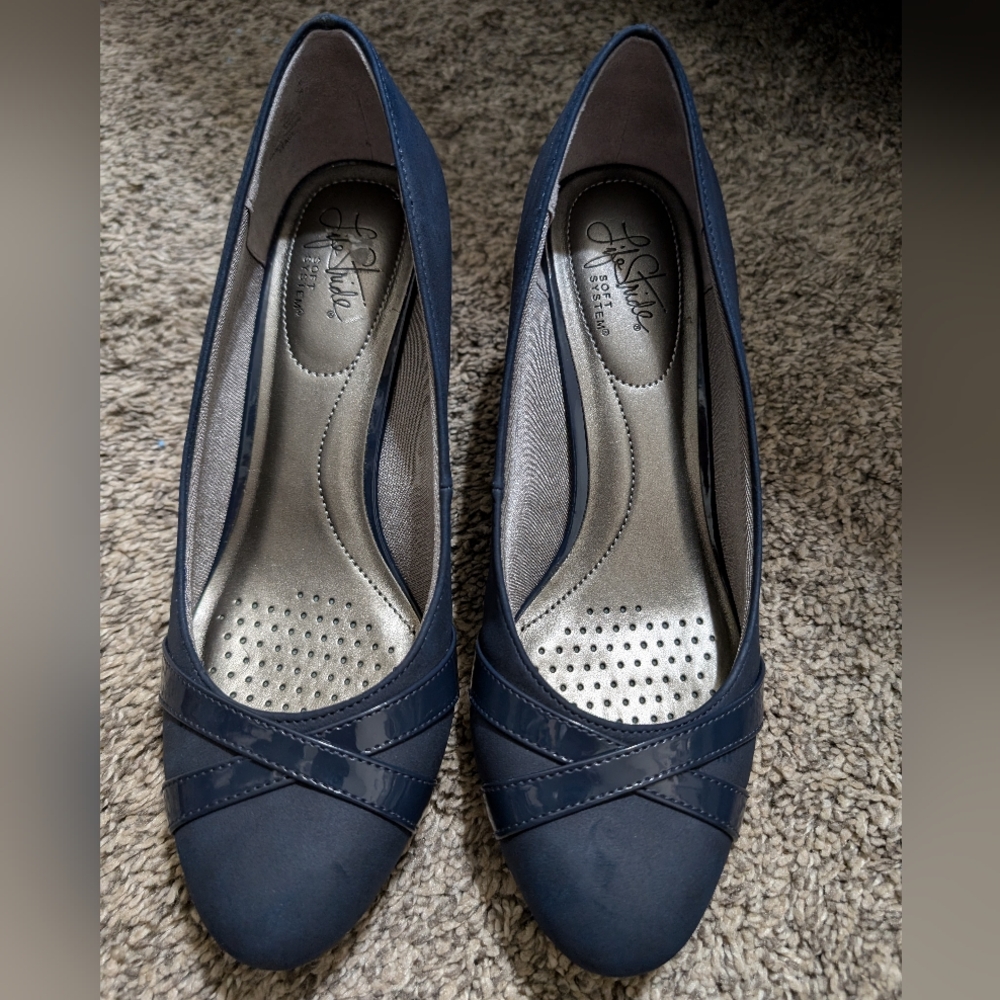 Navy heels